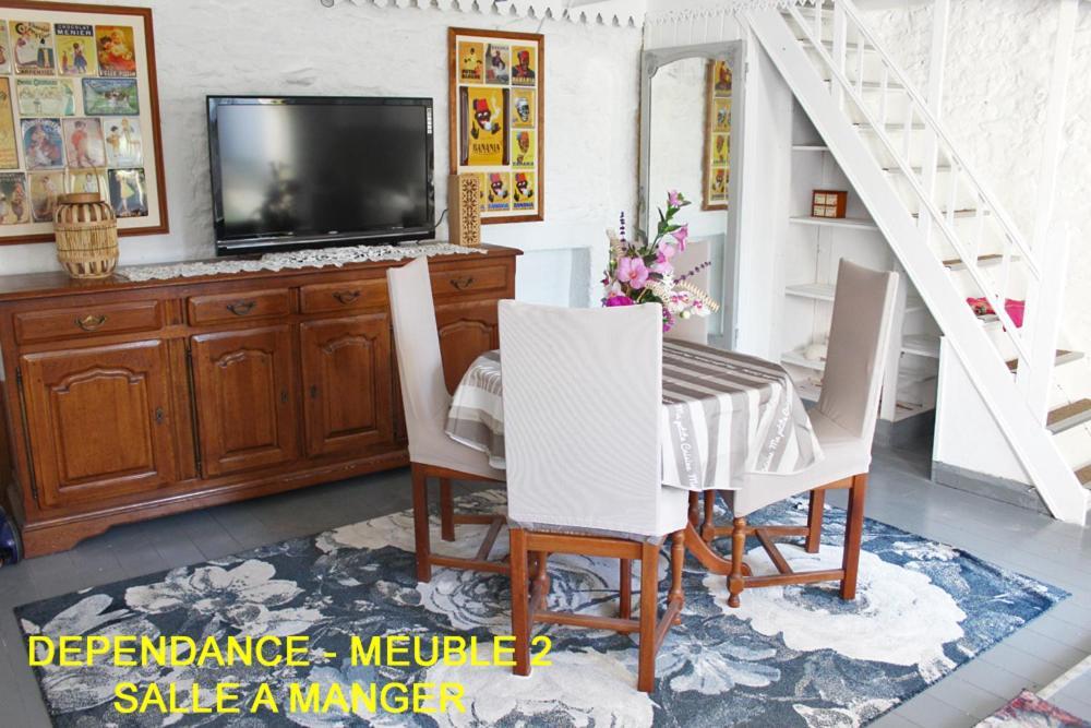 Chez Martine Et Bernard Bed & Breakfast Saint-Vincent-Sterlanges ภายนอก รูปภาพ