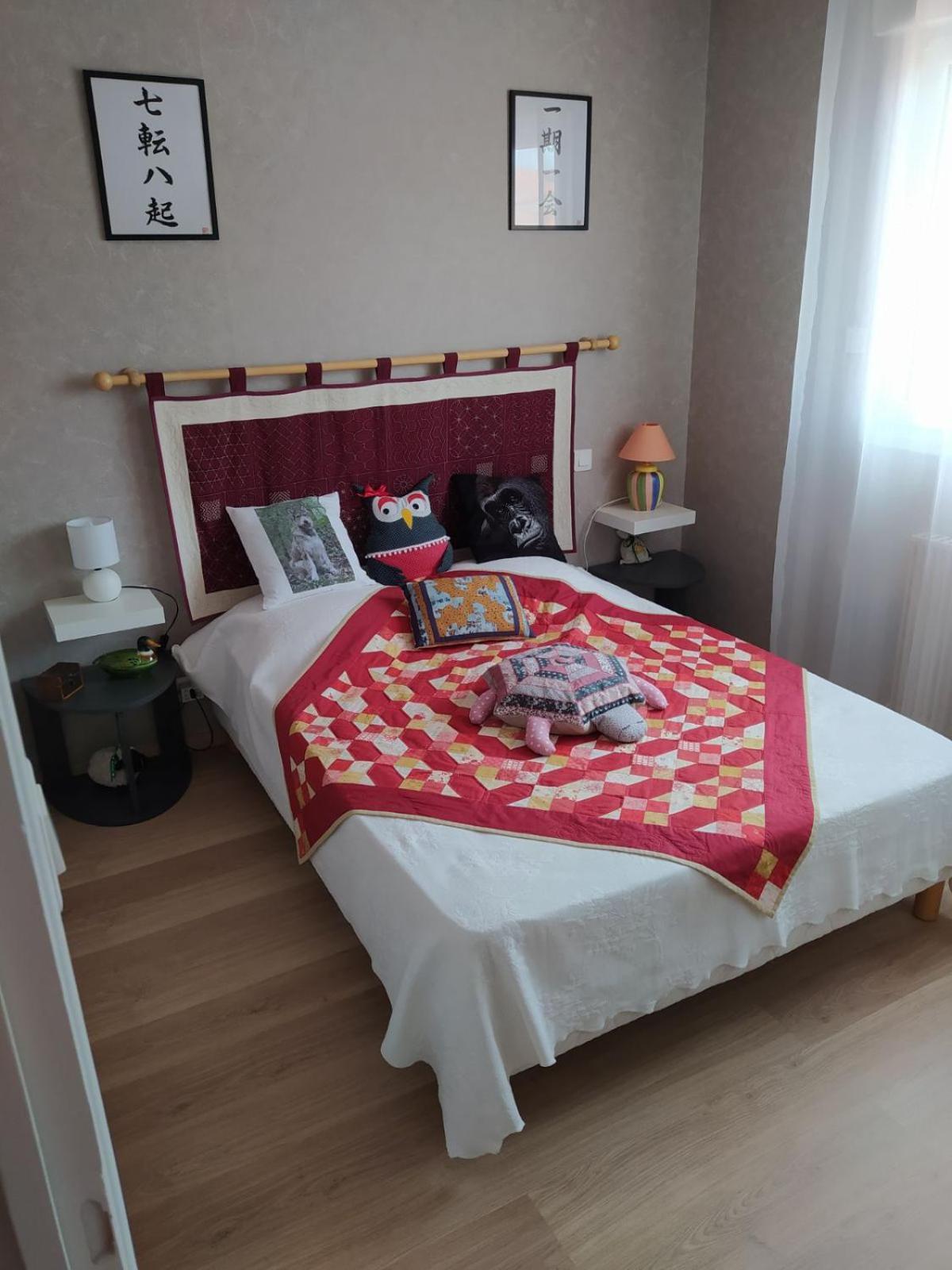 Chez Martine Et Bernard Bed & Breakfast Saint-Vincent-Sterlanges ภายนอก รูปภาพ